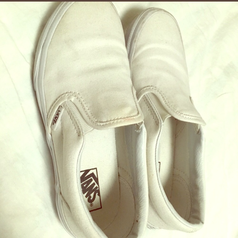 White slip on vans ✨